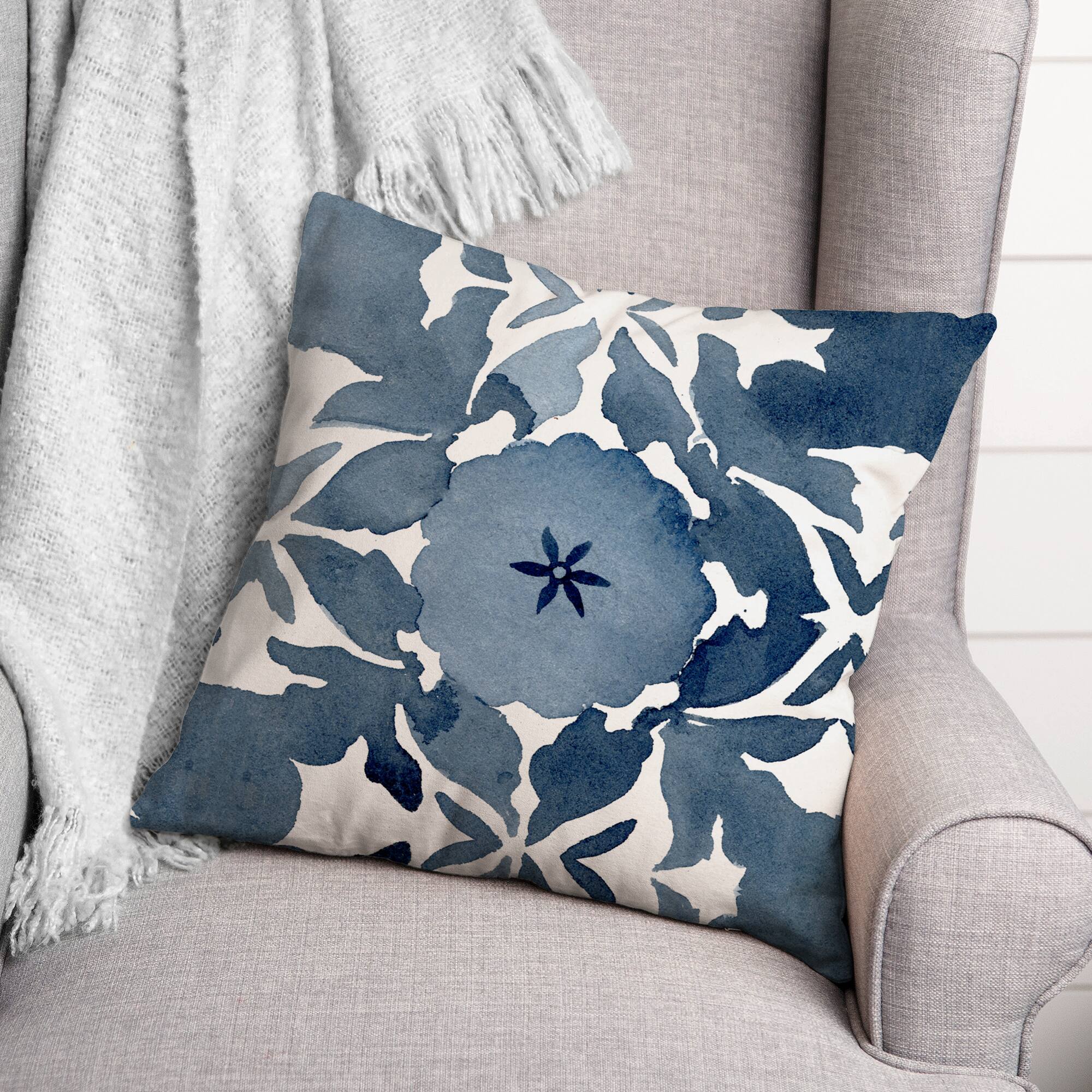 Painted Medallion 18" x 18" Indoor / Outdoor Pillow